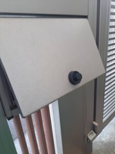羽村市 ダイヤルポスト解錠の作業写真1