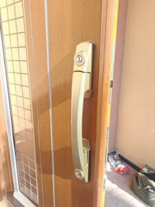 町田市 新居玄関鍵交換の作業写真1