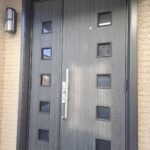 伊勢原市 玄関鍵交換の作業写真1
