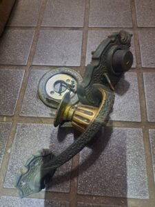 小平市 錠前故障解錠交換の作業写真2