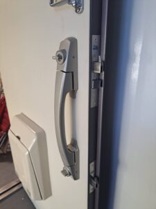 東久留米市 シリンダー交換の作業写真2