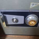東大和市 金庫解錠依頼の作業写真
