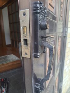 立川市 錠前不具合解錠本体交換の作業写真1