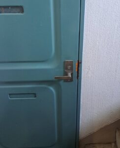 立川市 闇バイト？こじ開け被害の作業写真1