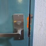立川市 闇バイト？こじ開け被害の作業写真2