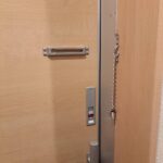 立川市 ドアチェーン取り付けの作業写真2