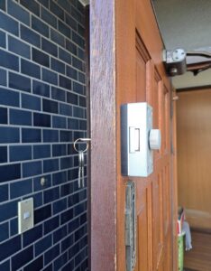 武蔵村山市 補助錠取り付けの作業写真2