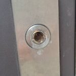 府中市 玄関ドア開錠の作業写真2