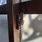 昭島市 クレセント錠交換の作業写真1