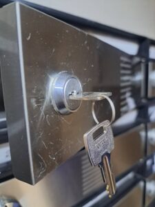 八王子市 ポスト錠開錠交換の作業写真1