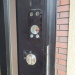 東村山市 玄関両面シリンダー取付の作業写真2
