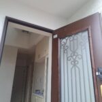 立川市 戸建てドアクローザー交換の作業写真1