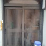 昭島市 LIXIL引戸錠前交換の作業写真1
