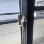 瑞穂町 クレセント錠交換の作業写真1