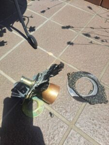 八王子市 玄関錠前交換の作業写真2