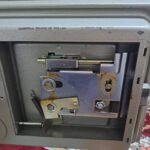 武蔵野市 マグネット金庫開錠の作業写真2
