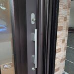 武蔵野市 玄関鍵交換の作業写真1