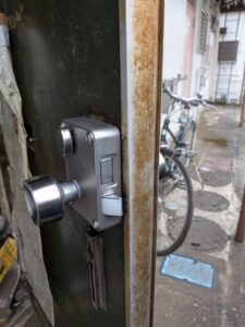 東久留米市 錠前交換の作業写真3