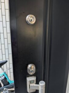 八王子市 玄関鍵交換の作業写真1