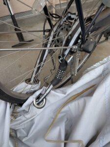 多摩市 自転車ワイヤーロック解錠の作業写真1