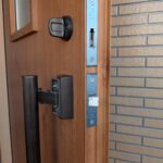 小金井市 トステム玄関ドア部品交換作業の写真3