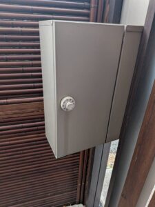 あきる野市 ポスト錠番号調べ作業の写真1
