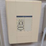 昭島市 管理人室 電気錠新規交換の作業写真1