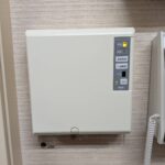 昭島市 管理人室 電気錠新規交換の作業写真2