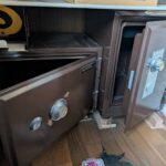 日野市 家庭用金庫解錠の作業写真3