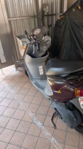 小平市 スズキ レッツ4原付バイクメットイン解錠作業の写真1