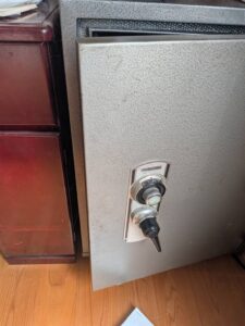 あきる野市 金庫鍵解錠作業の写真2
